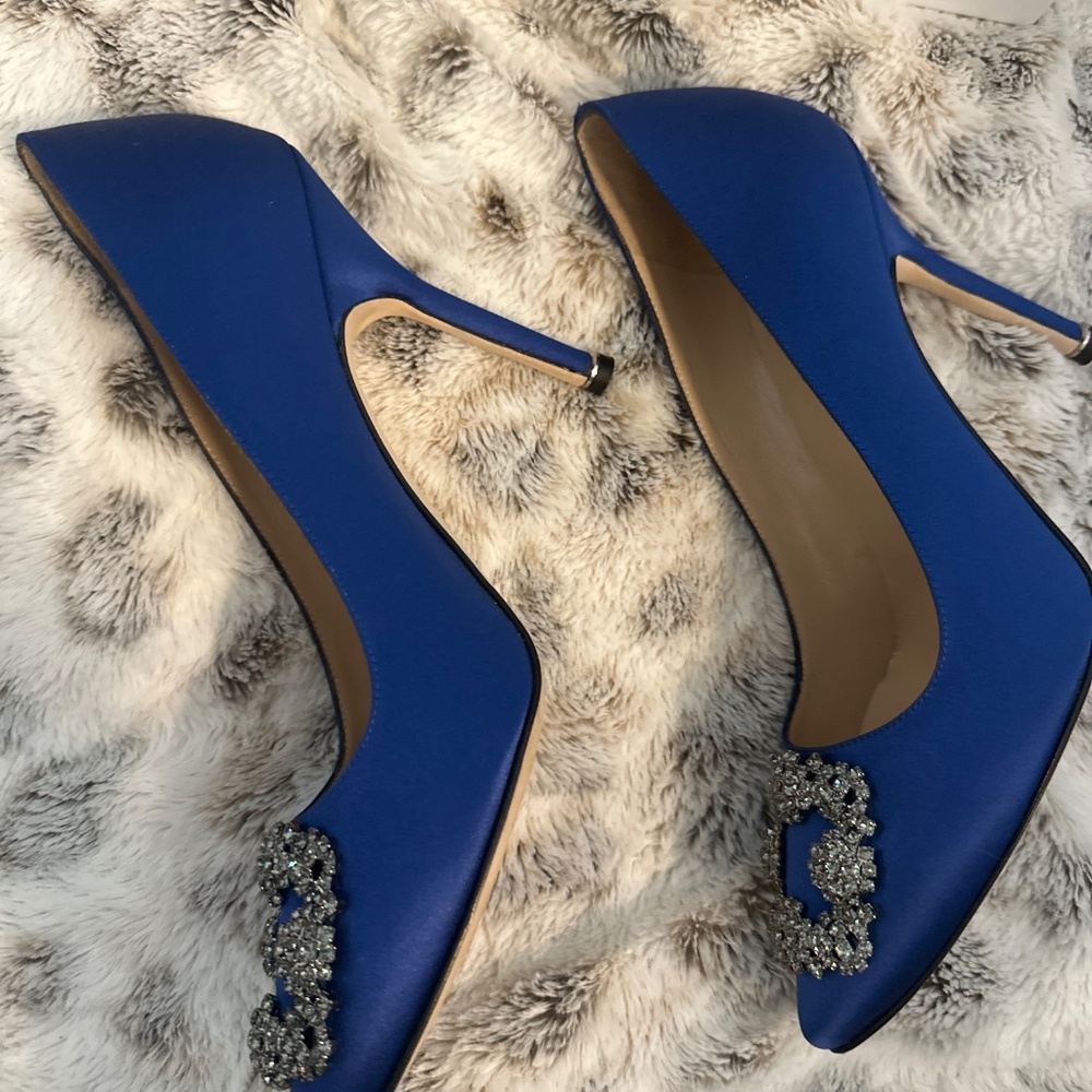 Monolo Blahnik Hangisi - Picture 2 of 3